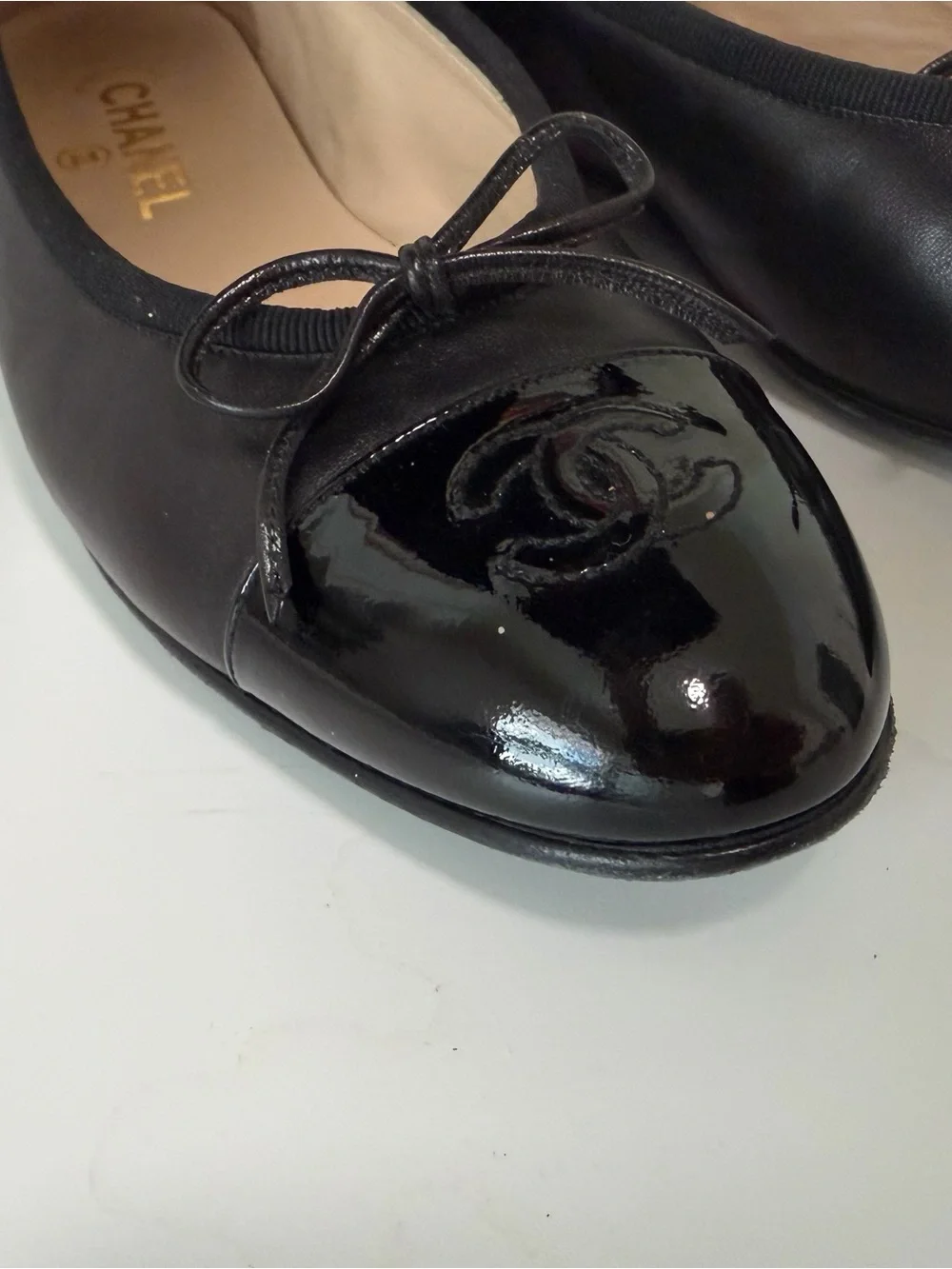 CHANEL Black Lambskin & Patent Calfskin Ballet Flats size 39